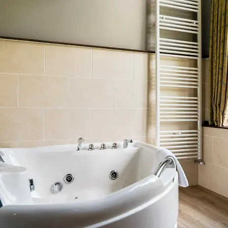 Vireux-wallerand Chateau Sleeps 60 Wifi *